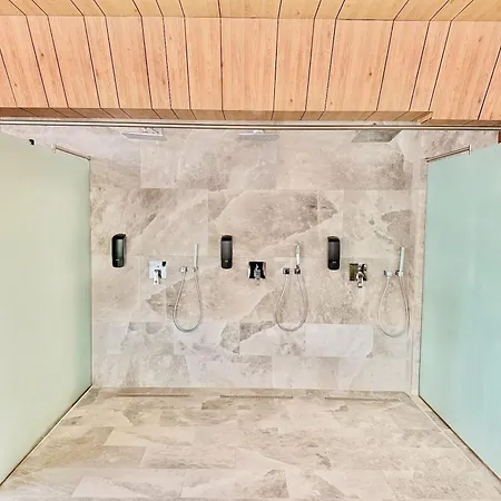 Adda Sea In Odyssey & Pool Mamaia